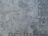 Płyta nagrobna na cmentarzu w Dolince